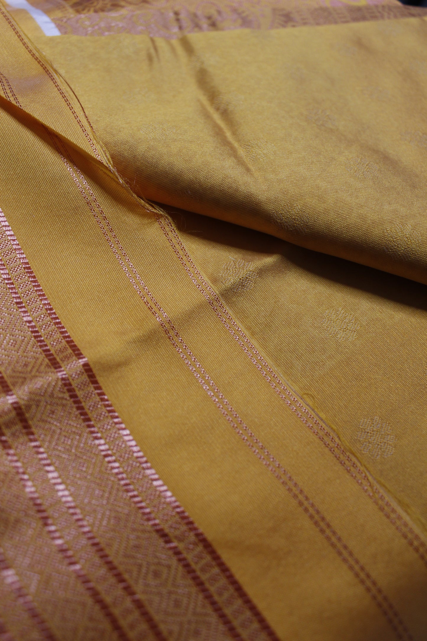 Jeyalakshmi Litchi Silk Saree