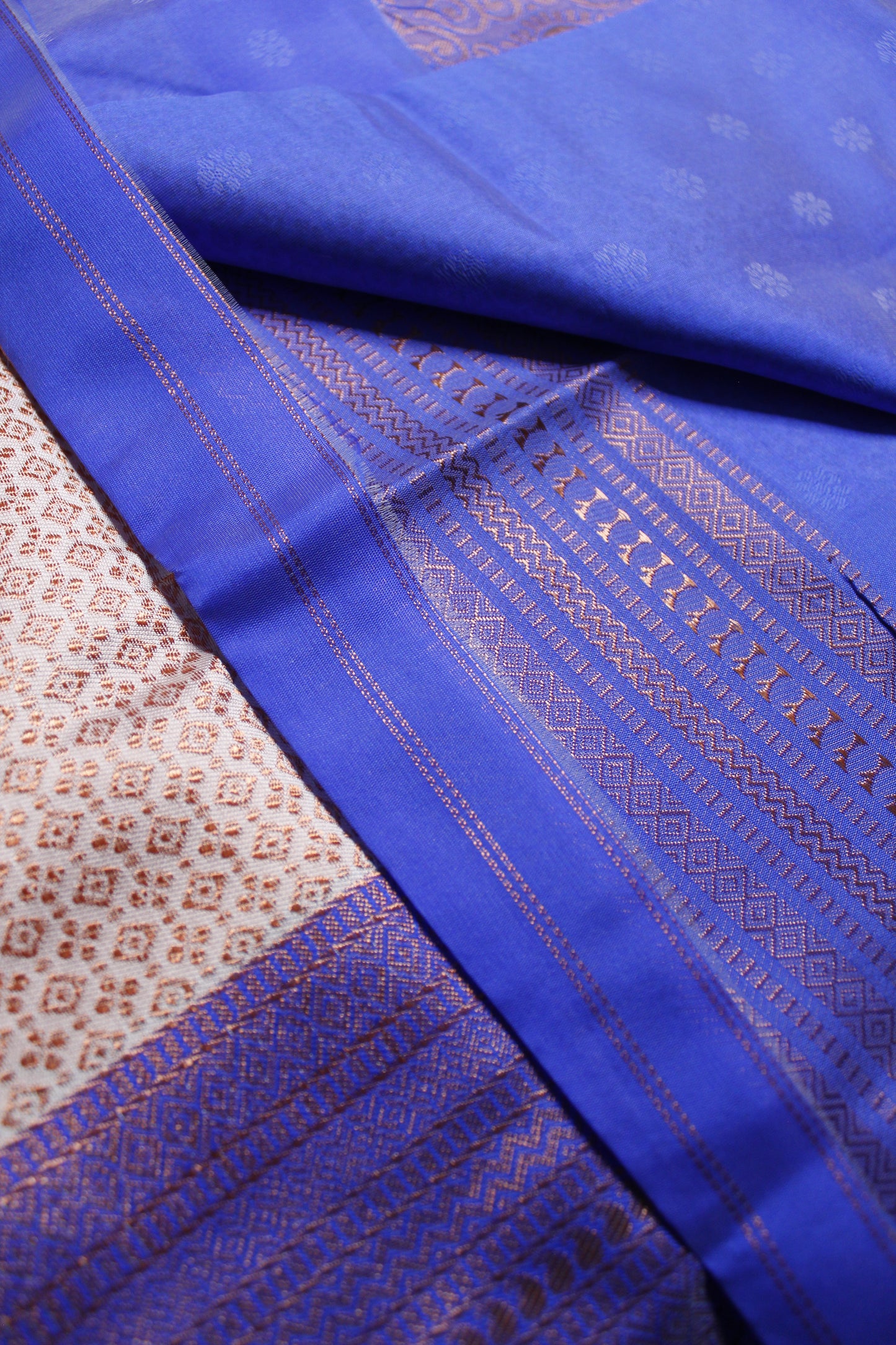 Jeyalakshmi Litchi Silk Saree