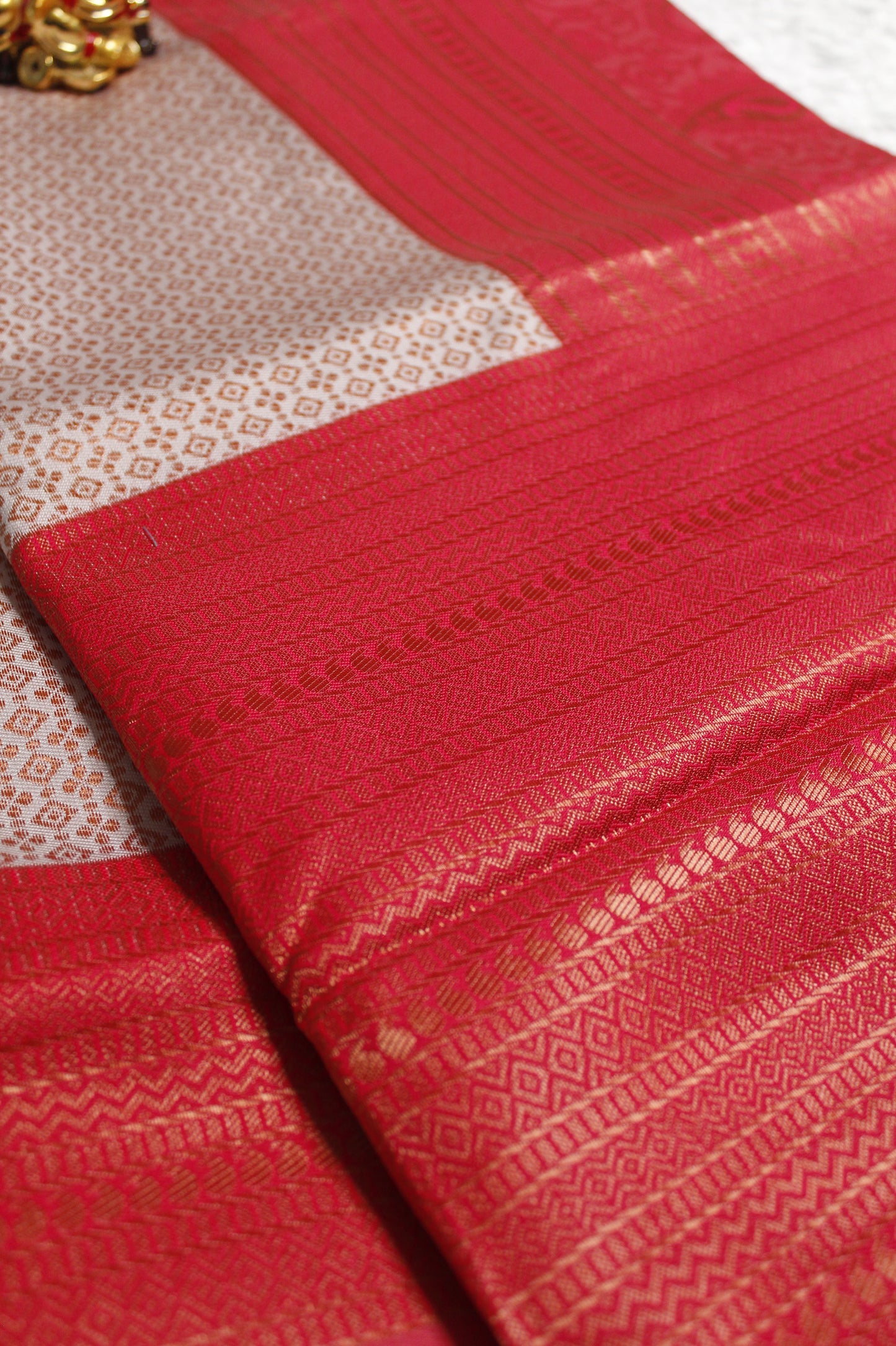 Jeyalakshmi Litchi Silk Saree